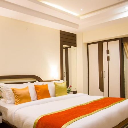 גווהטי Hotel Park Riviera מראה חיצוני תמונה