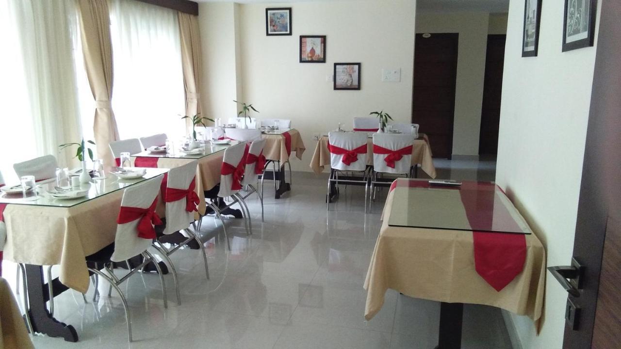 גווהטי Hotel Park Riviera מראה חיצוני תמונה