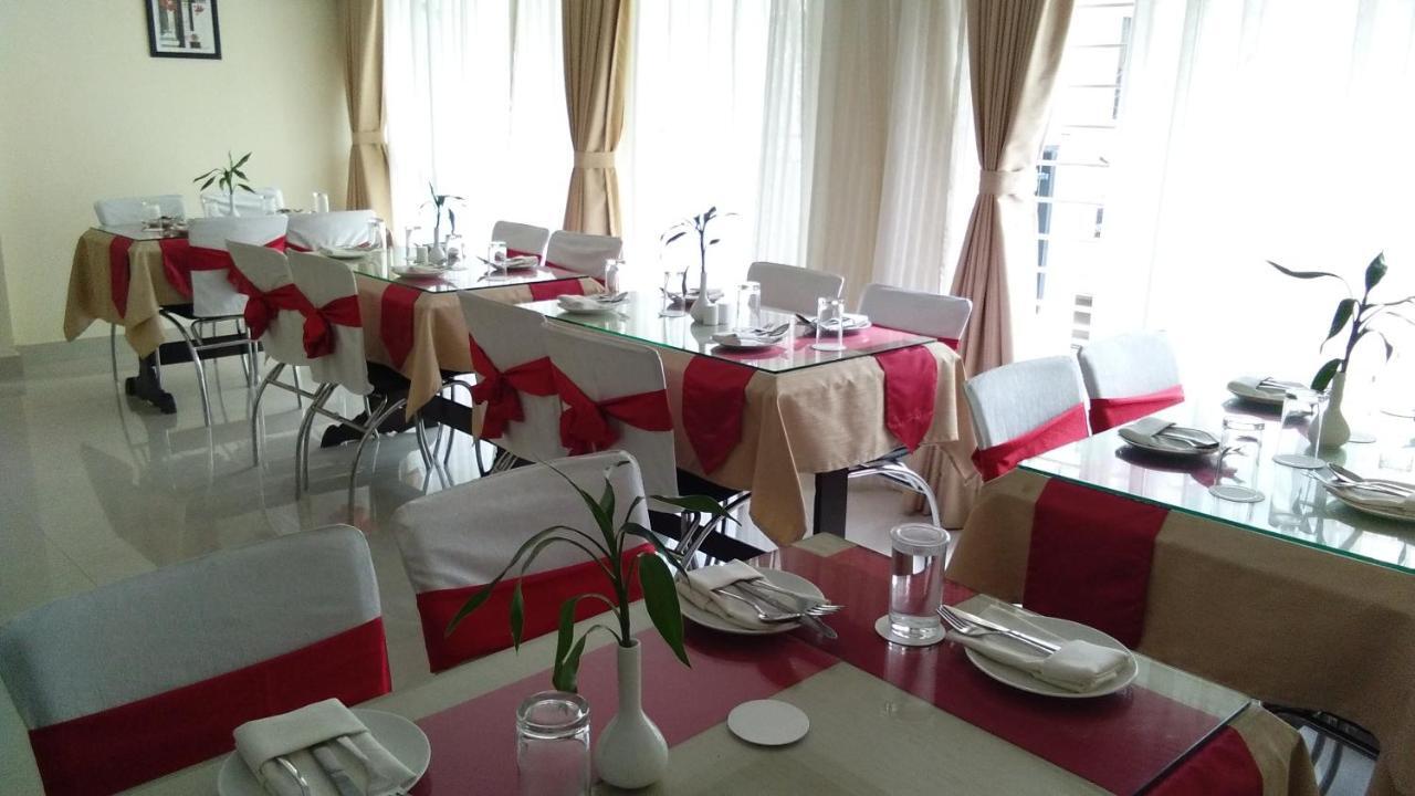 גווהטי Hotel Park Riviera מראה חיצוני תמונה