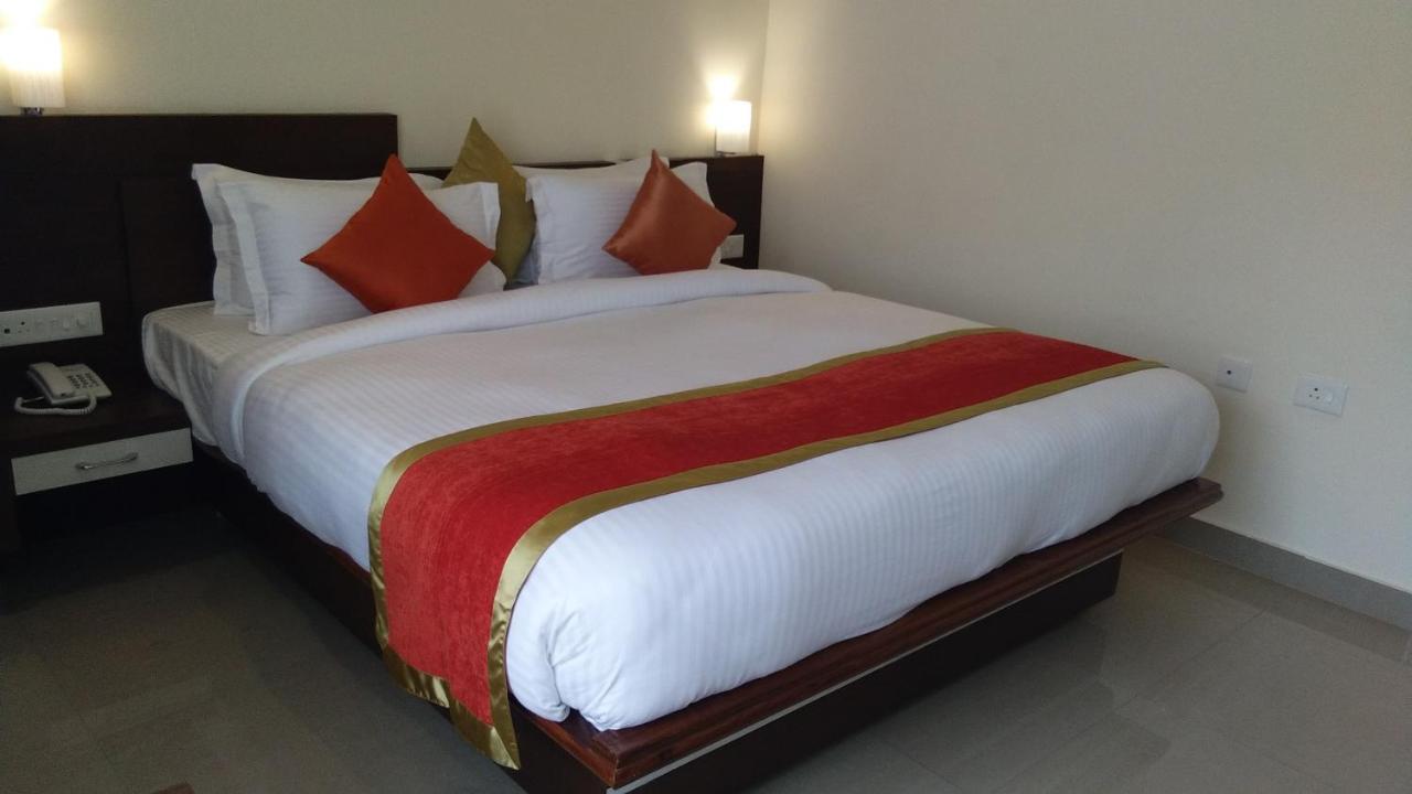 גווהטי Hotel Park Riviera מראה חיצוני תמונה