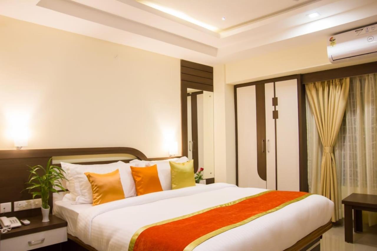 גווהטי Hotel Park Riviera מראה חיצוני תמונה