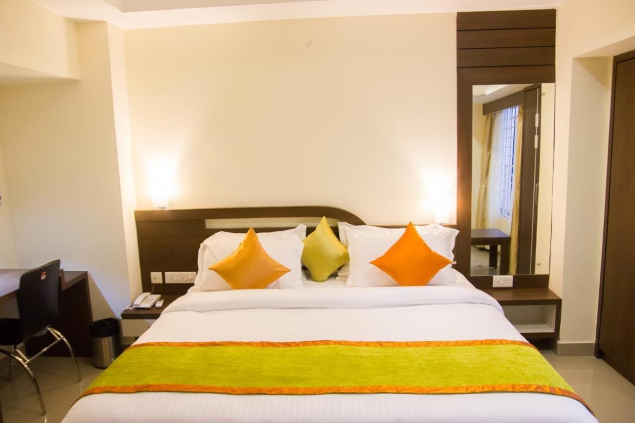 גווהטי Hotel Park Riviera מראה חיצוני תמונה